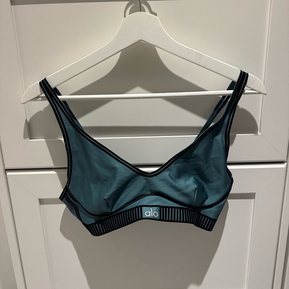 ALO Yoga Other - ALO airlift line up Yoga Women's Teal Sports Bra and leggings set